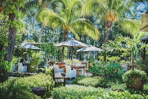 2 Restaurants, Frühstück, Mittagessen, Abendessen, chinesische Küche