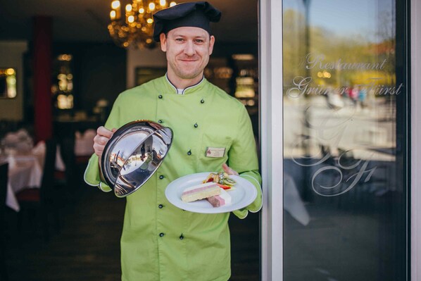 2 restaurants, breakfast, lunch, dinner served; Regional cuisine