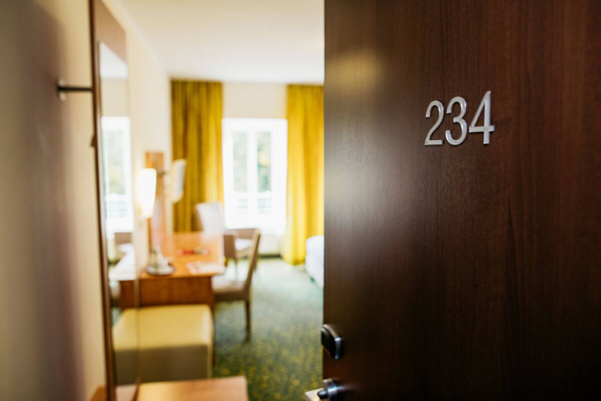 double room | hypo-allergenic bedding, in-room safe, desk, laptop workspace