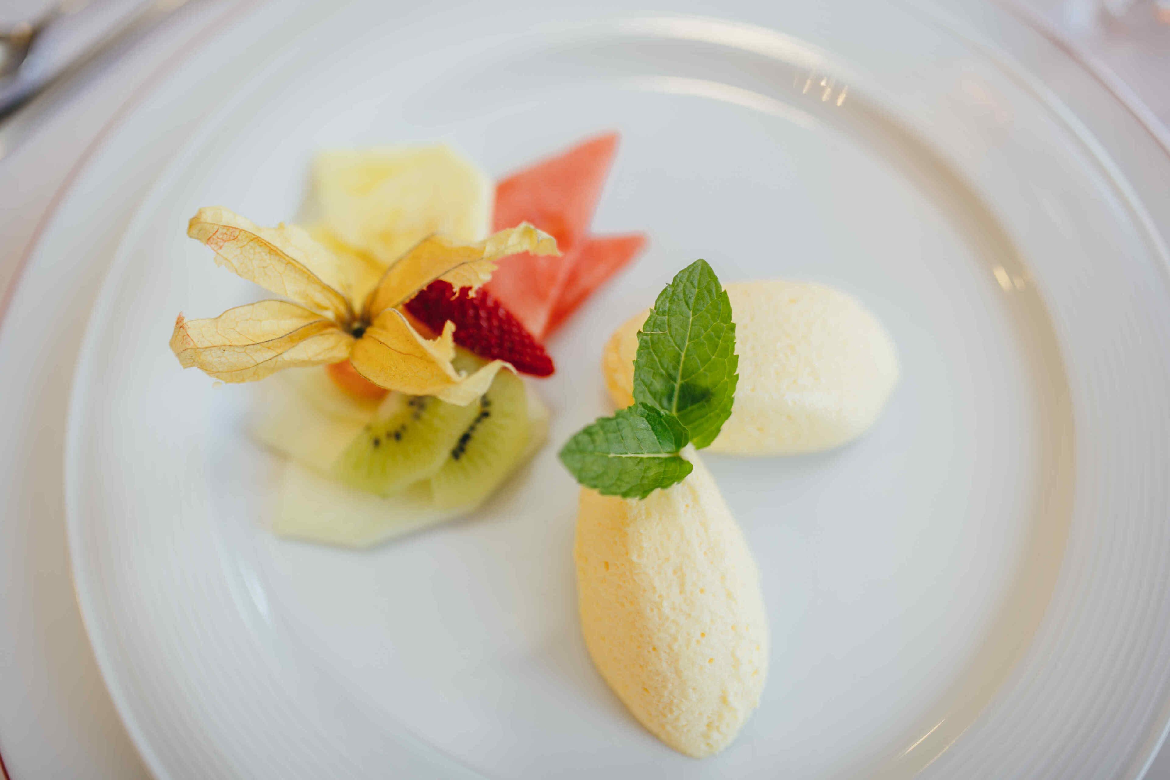 2 restaurants, breakfast, lunch, dinner served; regional cuisine