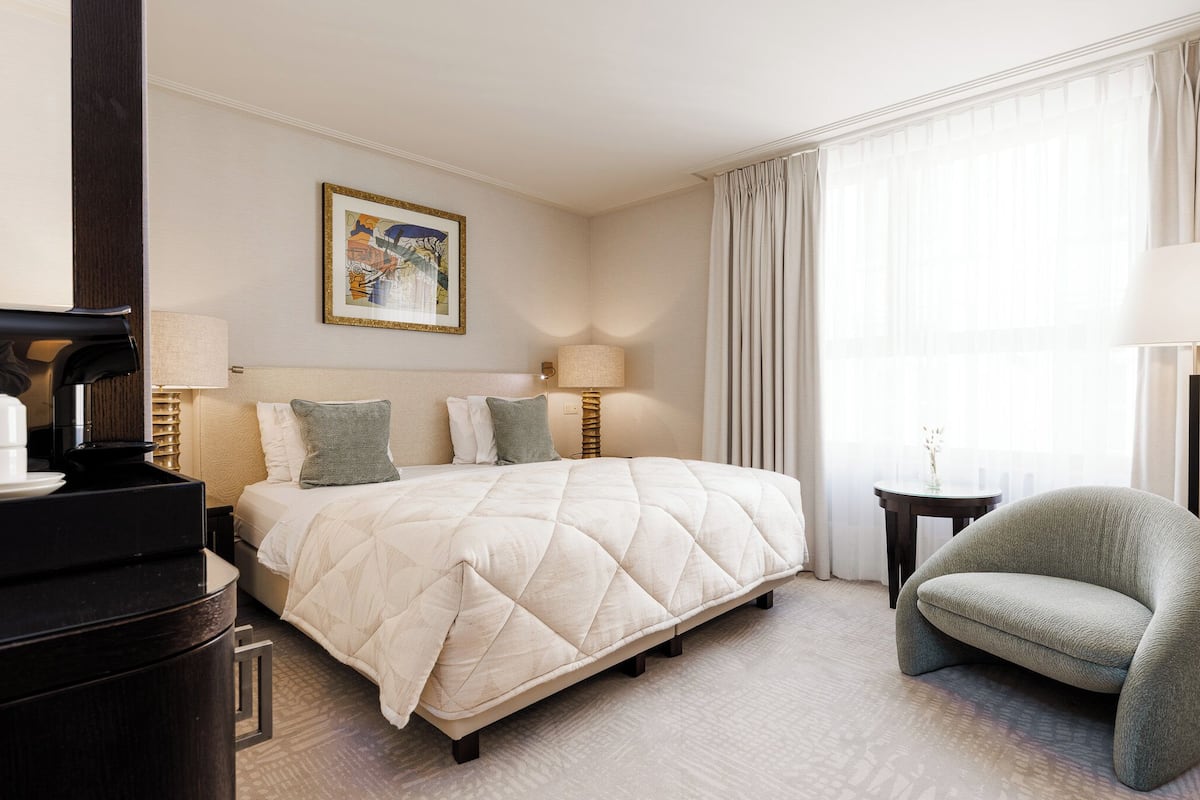 Kamar Superior | Seprai premium, bantalan ekstra lembut, minibar, dan brankas