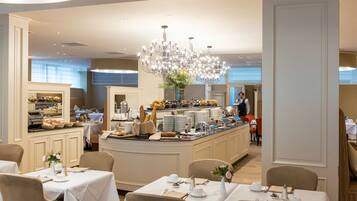 Dagelijks ontbijtbuffet (EUR 30 per persoon)