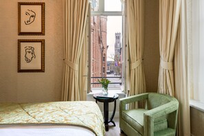 Prestige Historic Room | Hochwertige Bettwaren, Pillowtop-Betten, Minibar, Zimmersafe