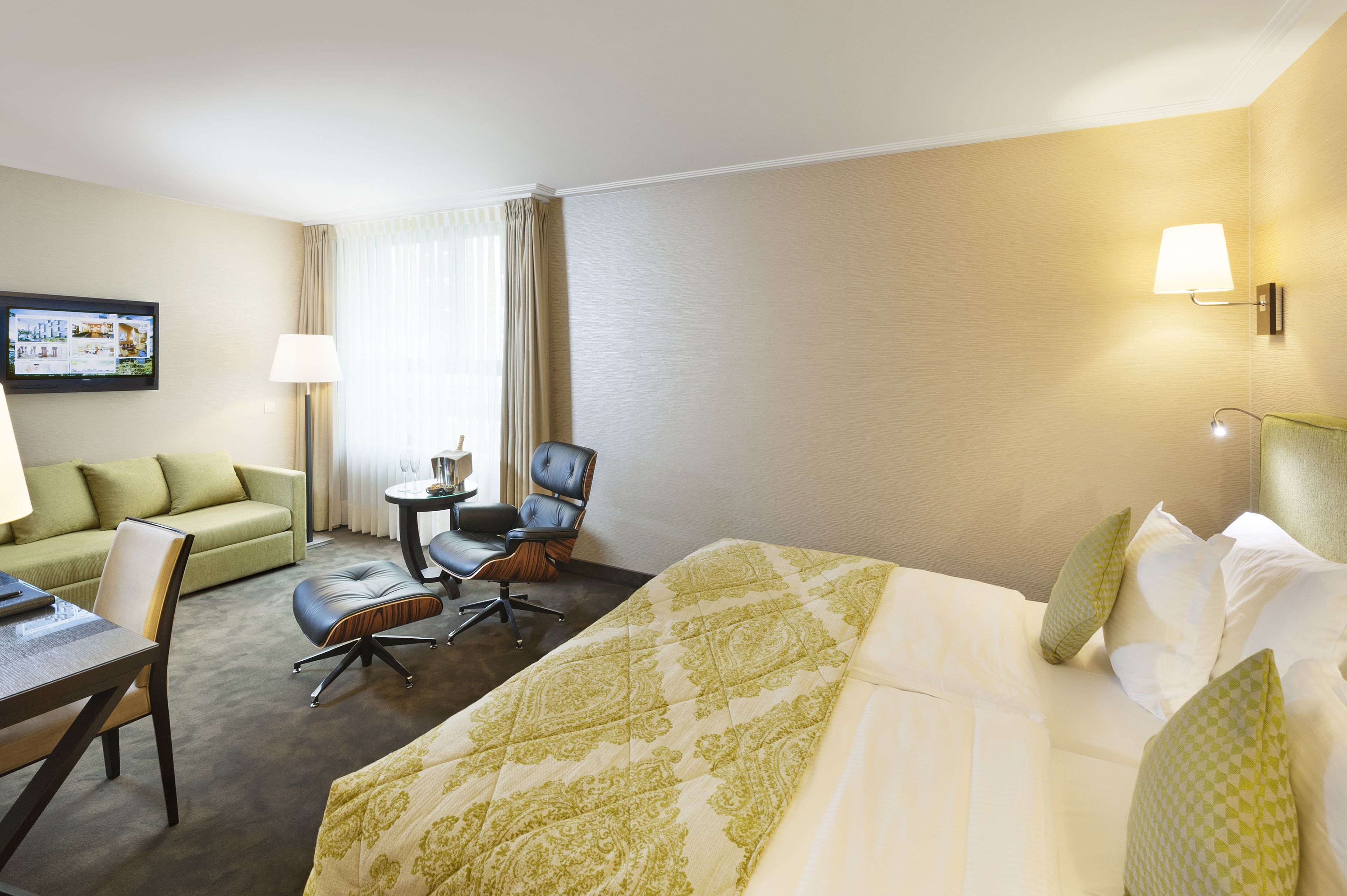 Premium bedding, pillow-top beds, minibar, in-room safe