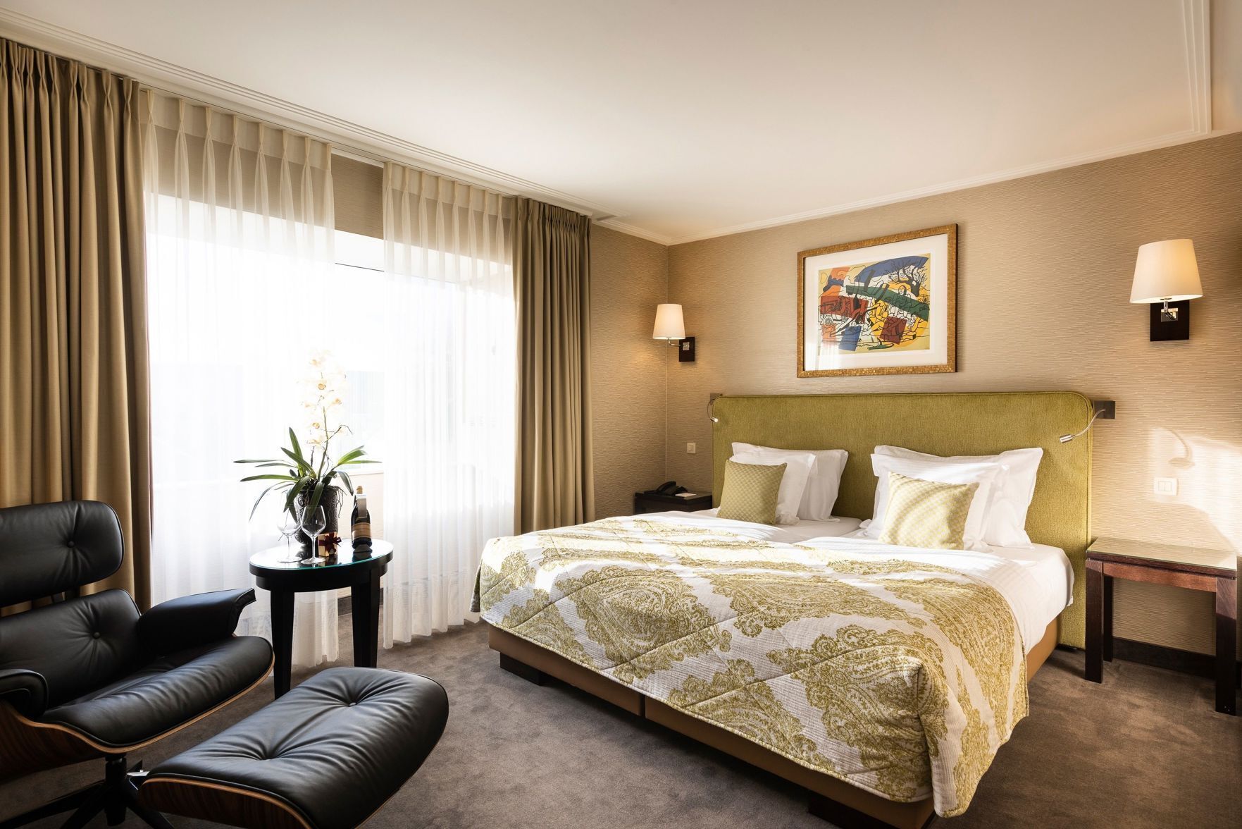 Premium bedding, pillow-top beds, minibar, in-room safe