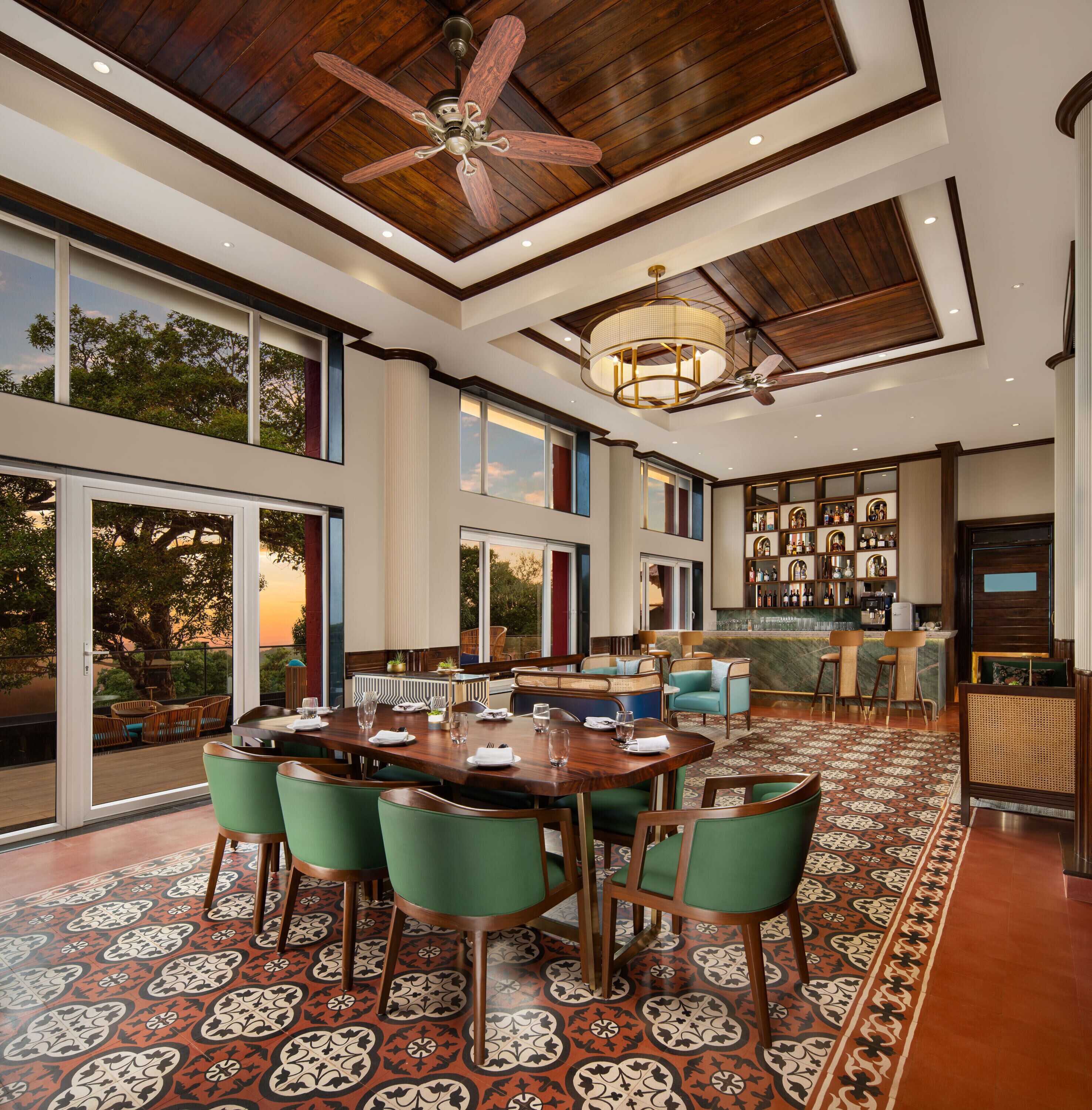 Breakfast, lunch and dinner served