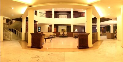 Hotel Clark Greens- Airport Hotel & Spa Resort