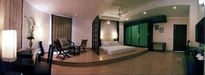 Egyptian cotton sheets, premium bedding, memory-foam beds, minibar - Hotel Clark Greens- Airport Hotel & Spa Resort (New Delhi)