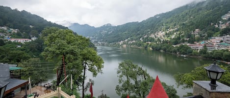 Deluxe Lake Facing Room | WiFi