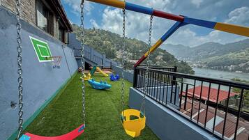 Children’s play area – outdoor