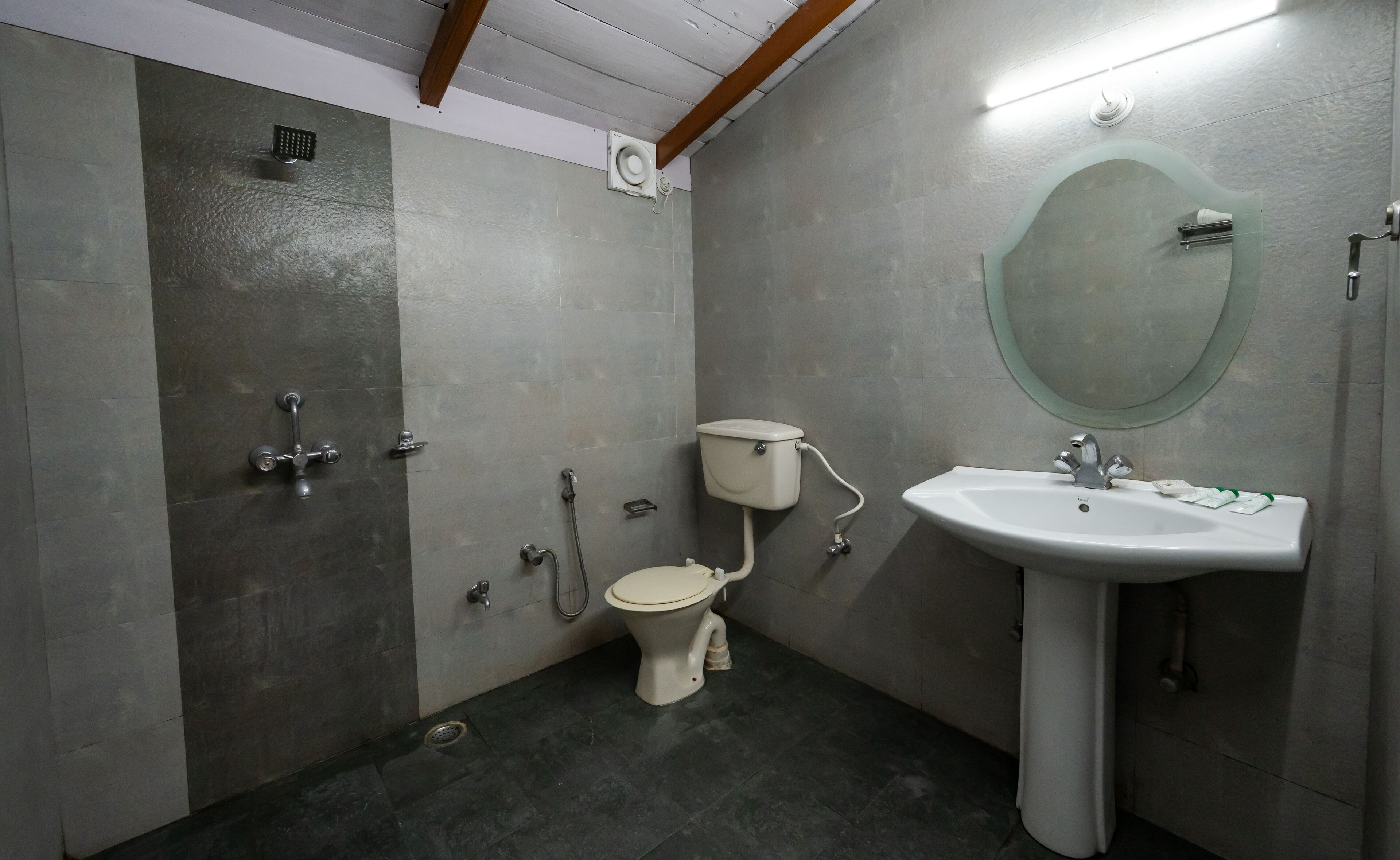 A bathroom with a toilet, bidet, and sink.