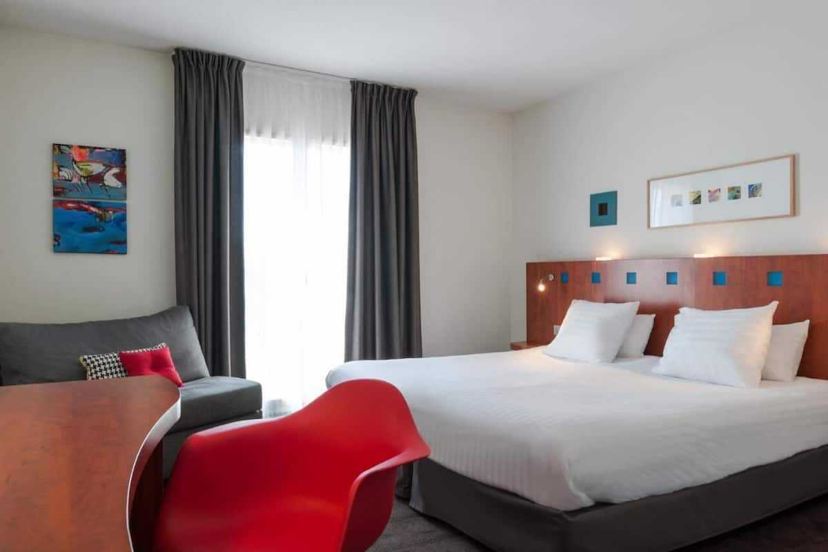 In-room safe, desk, blackout drapes, soundproofing