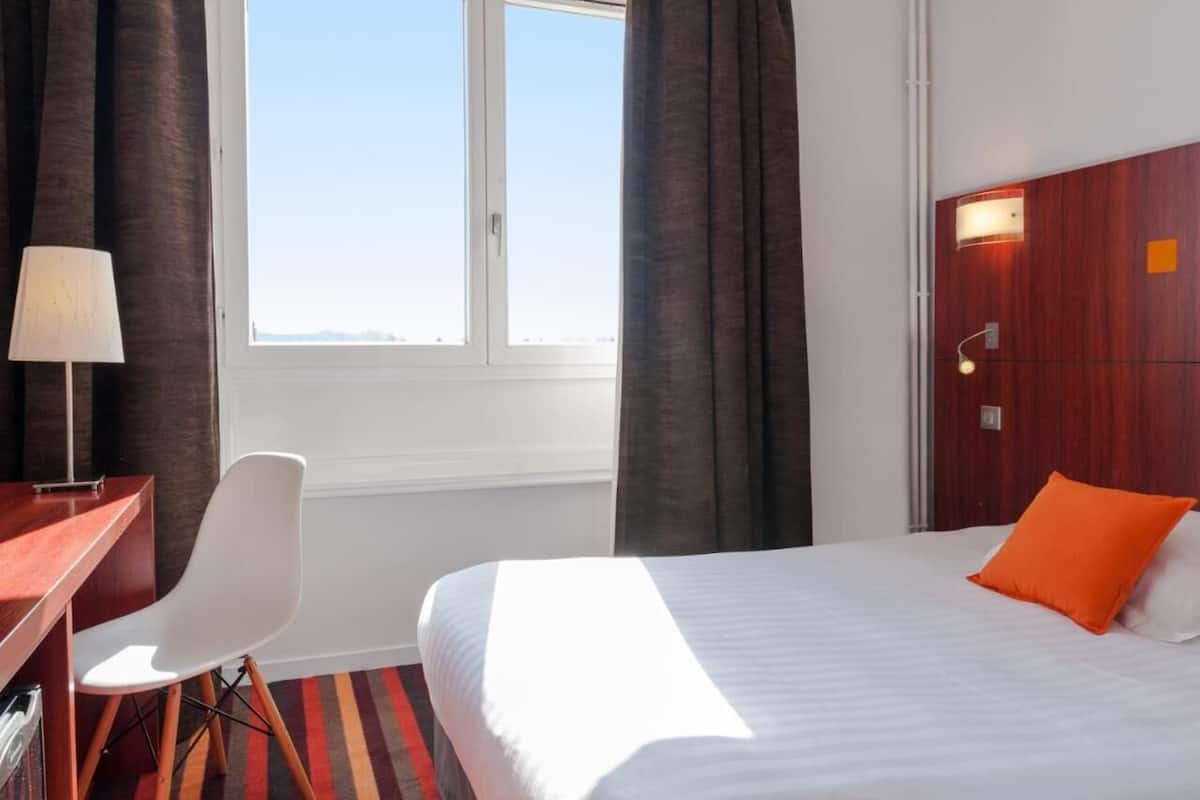 In-room safe, desk, blackout drapes, soundproofing