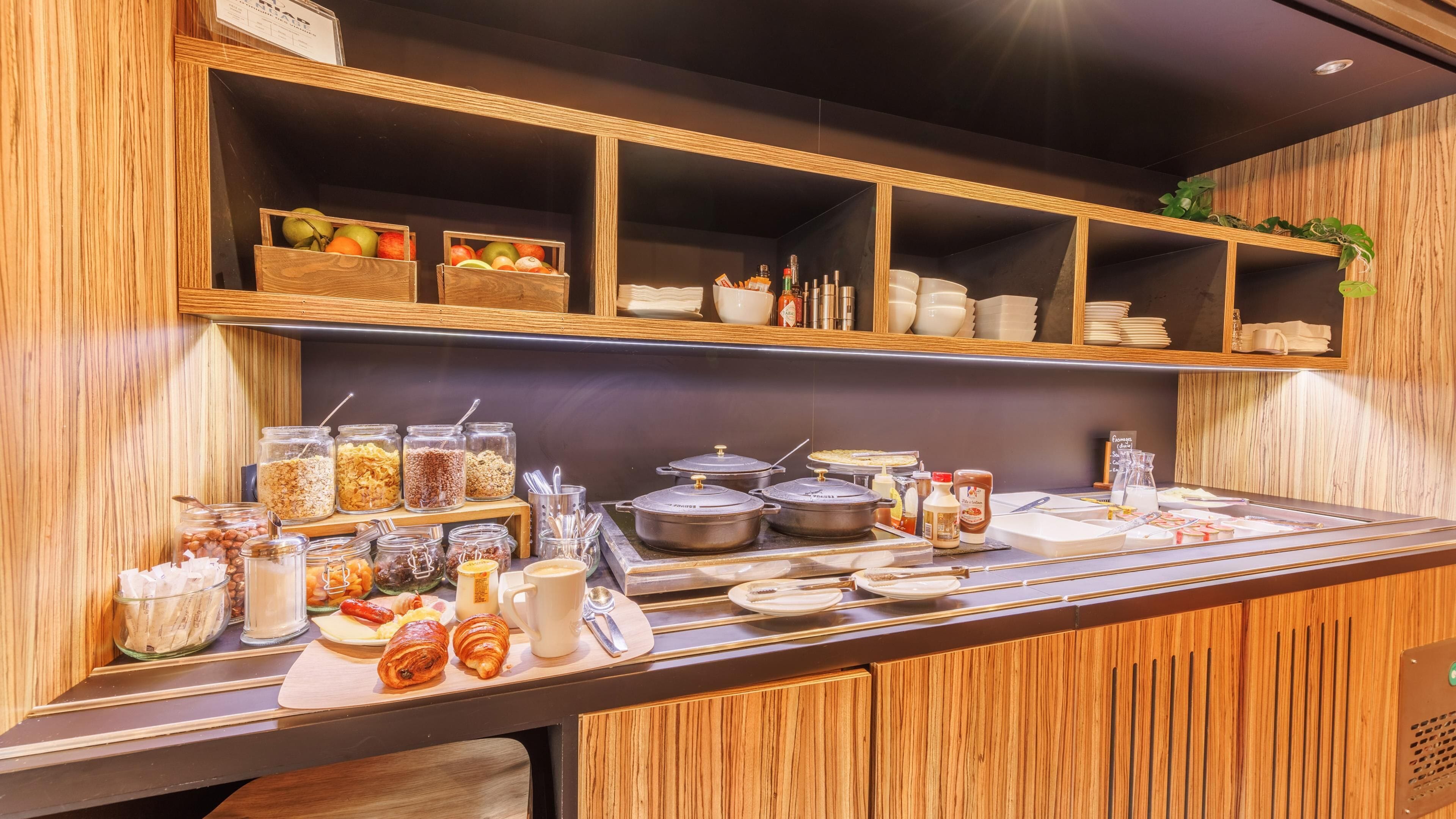 Standardzimmer, 2 Einzelbetten | Frühstücksbereich | Tägliches Frühstücksbuffet (13.9 EUR pro Person)