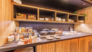 スタンダード ルーム シングルベッド 2 台 | 朝食スペース | 朝食 (ビュッフェ)、毎日提供 (有料)