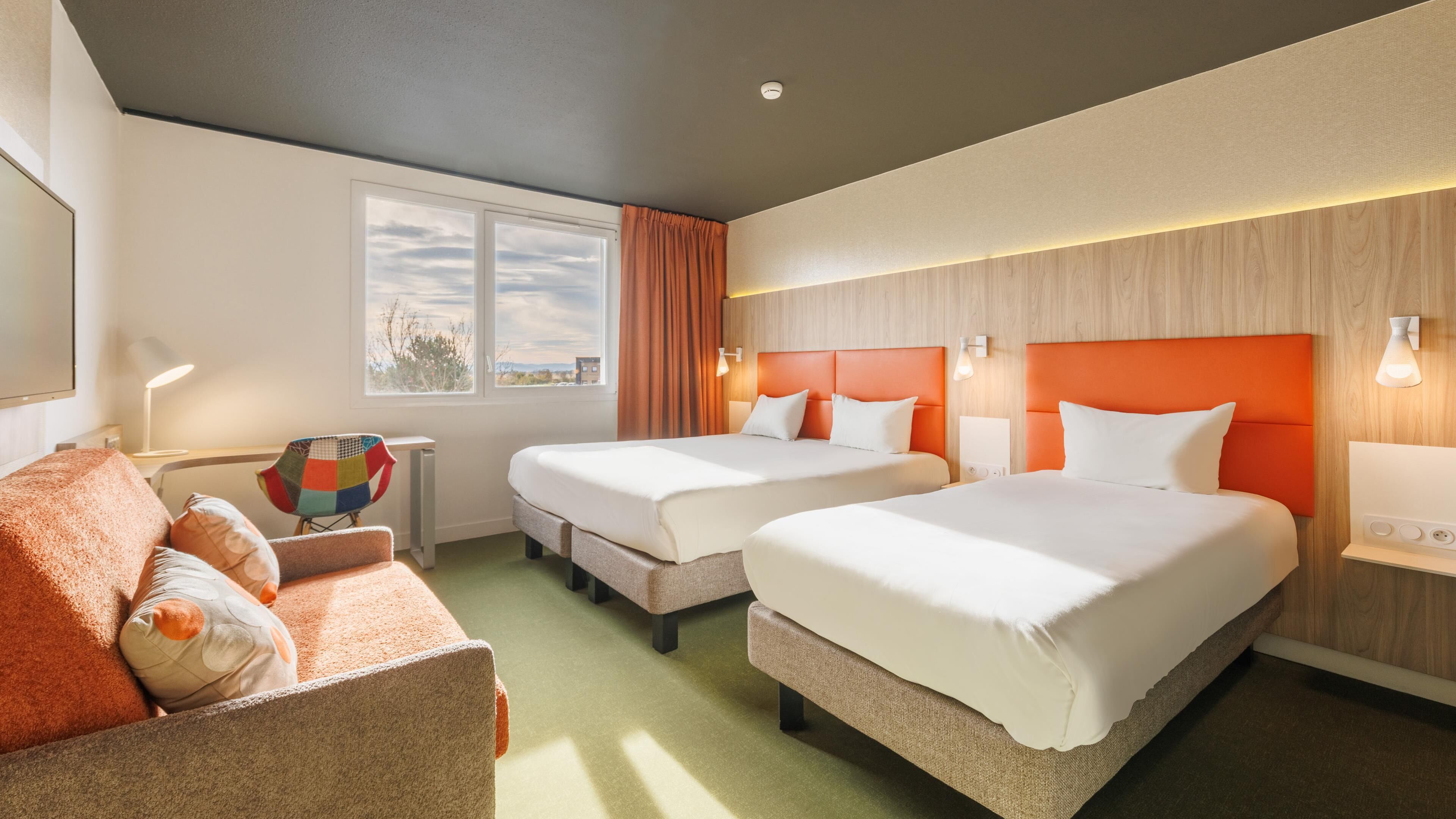 Ropa de cama de alta calidad, escritorio y cortinas blackout 