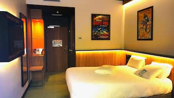 Literie de qualité supérieure, bureau, rideaux occultants