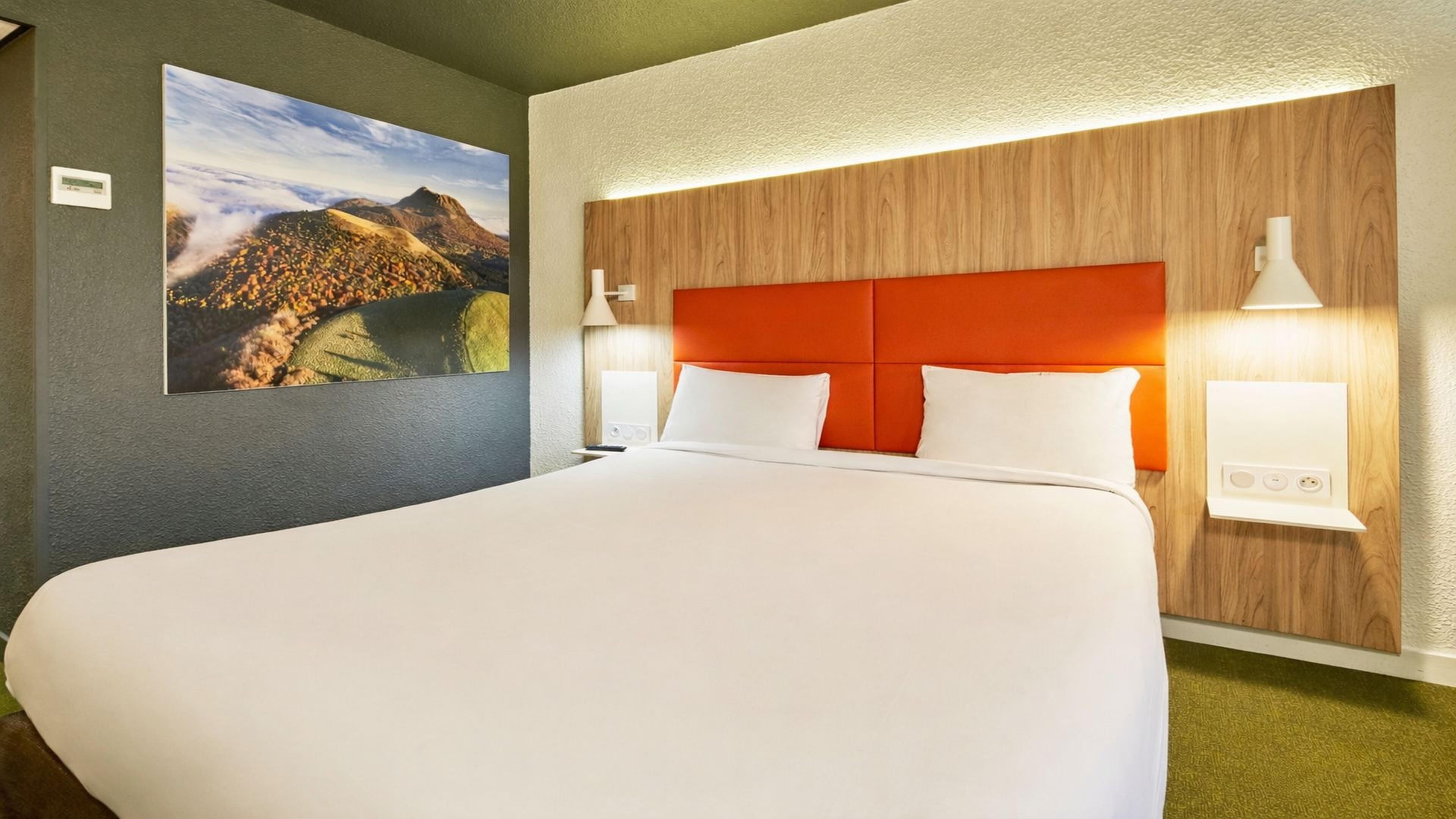 Premium bedding, desk, blackout drapes, soundproofing