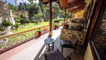 Deluxe Suite, 1 King Bed | Exterior