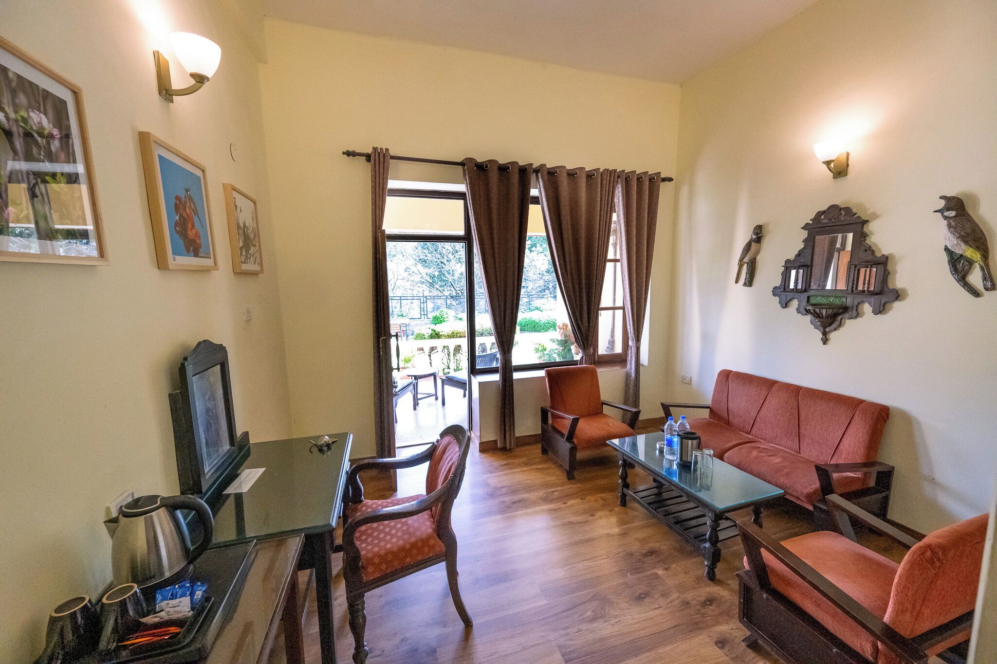 Deluxe Suite, 1 King Bed | Individually decorated, individually furnished, laptop workspace