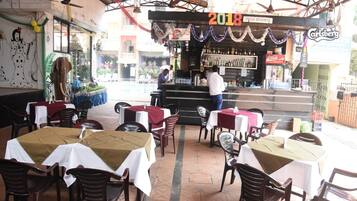 Daily buffet breakfast (INR 150 per person)