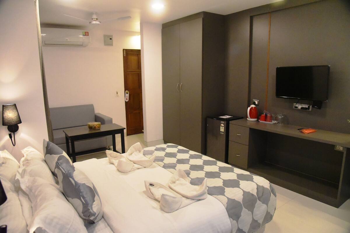 1 habitación, minibar, escritorio y tabla de planchar con plancha 