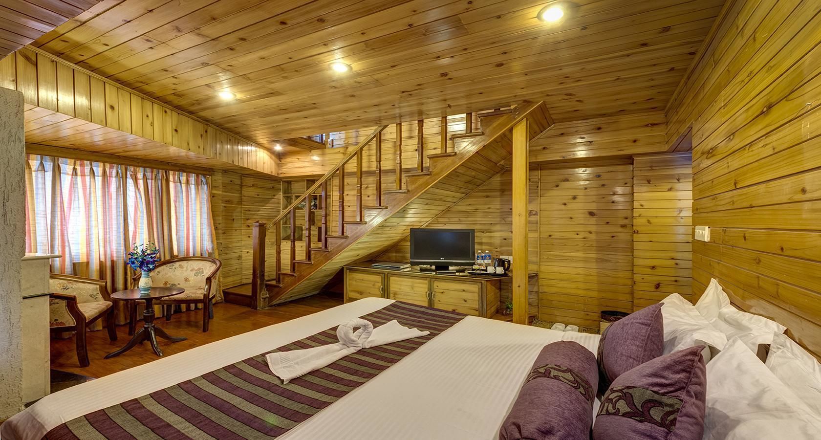 Minibar, in-room safe, desk, iron/ironing board