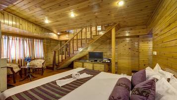 Minibar, safe på rommet, skrivebord og strykejern/-brett