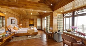 Minibar, in-room safe, desk, iron/ironing board - Hotel Viceroy (Darjeeling)