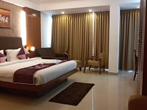 Premier Suite, 1 Double Bed, Smoking, Sea View | Premium bedding, Select Comfort beds, desk, iron/ironing board - Park Prime Goa (Panaji)
