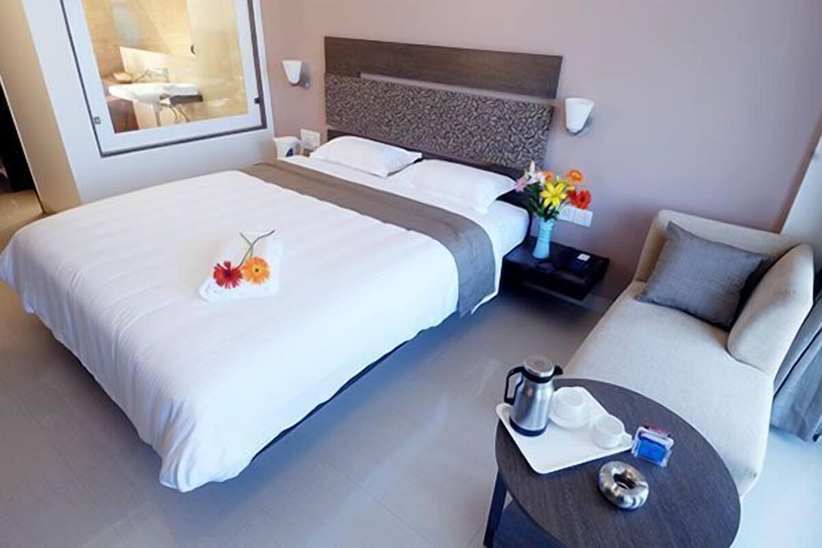Elite Room, 1 Double or 2 Twin Beds | Premium bedding, Select Comfort beds, desk