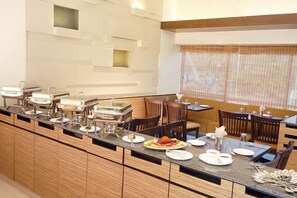 Free buffet breakfast 