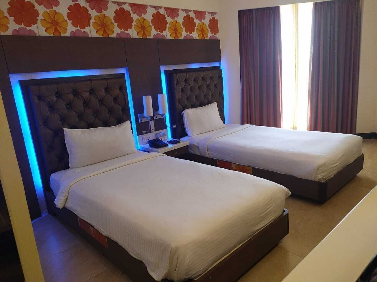 迷你吧、客房内保险箱、办公桌、遮光窗帘