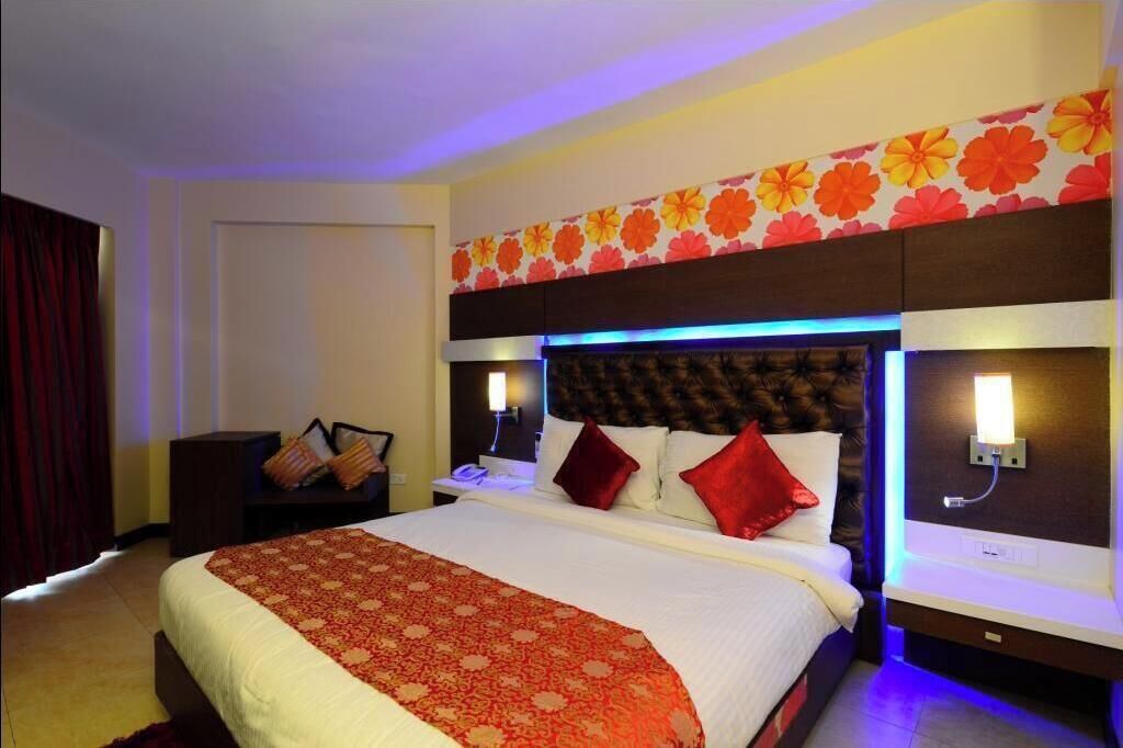 迷你吧、客房内保险箱、办公桌、遮光窗帘