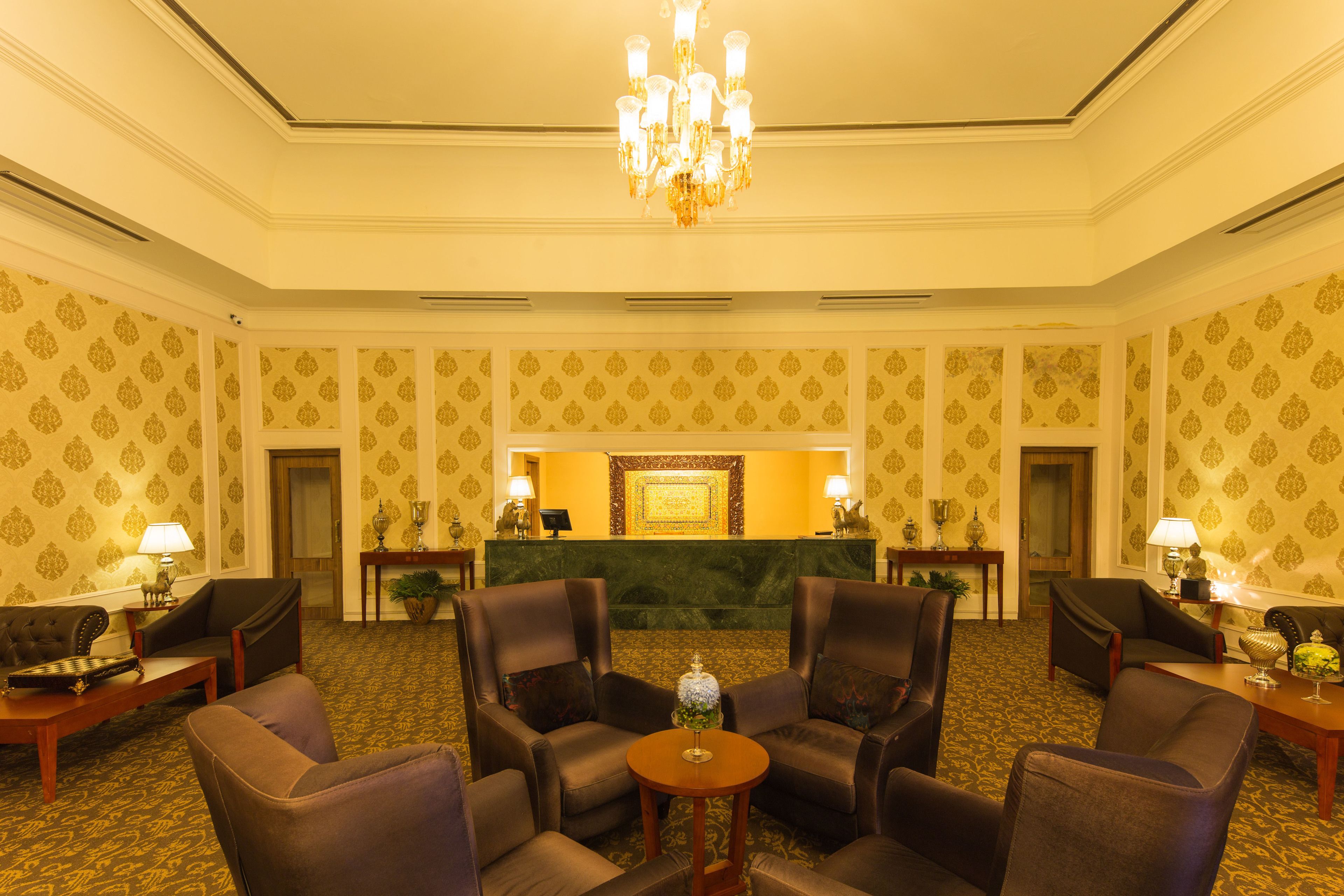 Lobby lounge