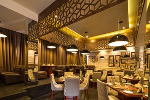 Breakfast, lunch and dinner served - Vesta Bikaner Palace (Bikaner)