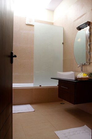 Chambre Premium | Salle de bain | Serviettes fournies
