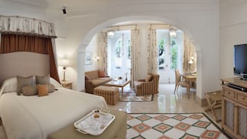 Hochwertige Bettwaren, Minibar, Zimmersafe, individuell dekoriert