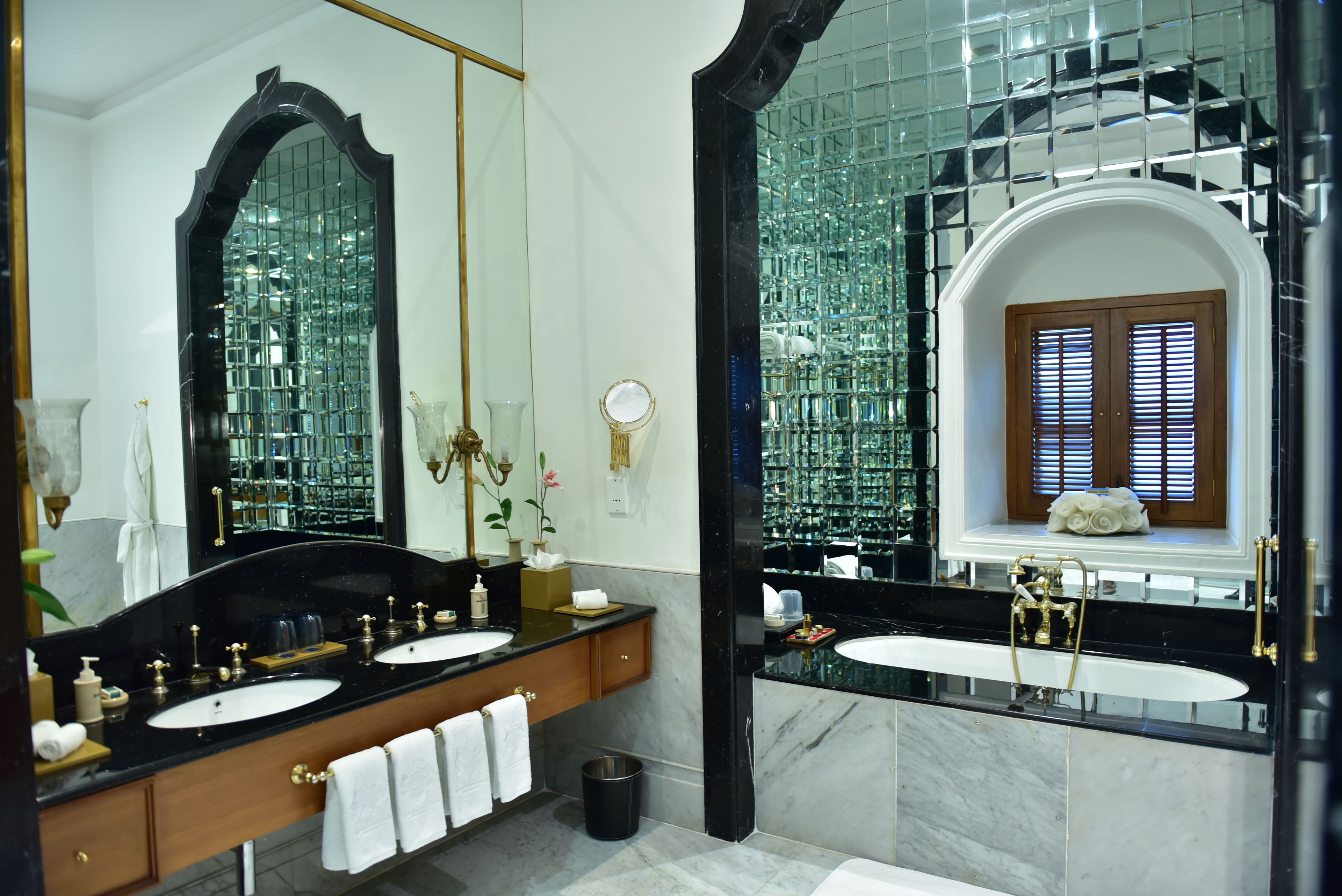 grand royal, grand suite, 1 king bed, garden view | deep-soaking bathtub