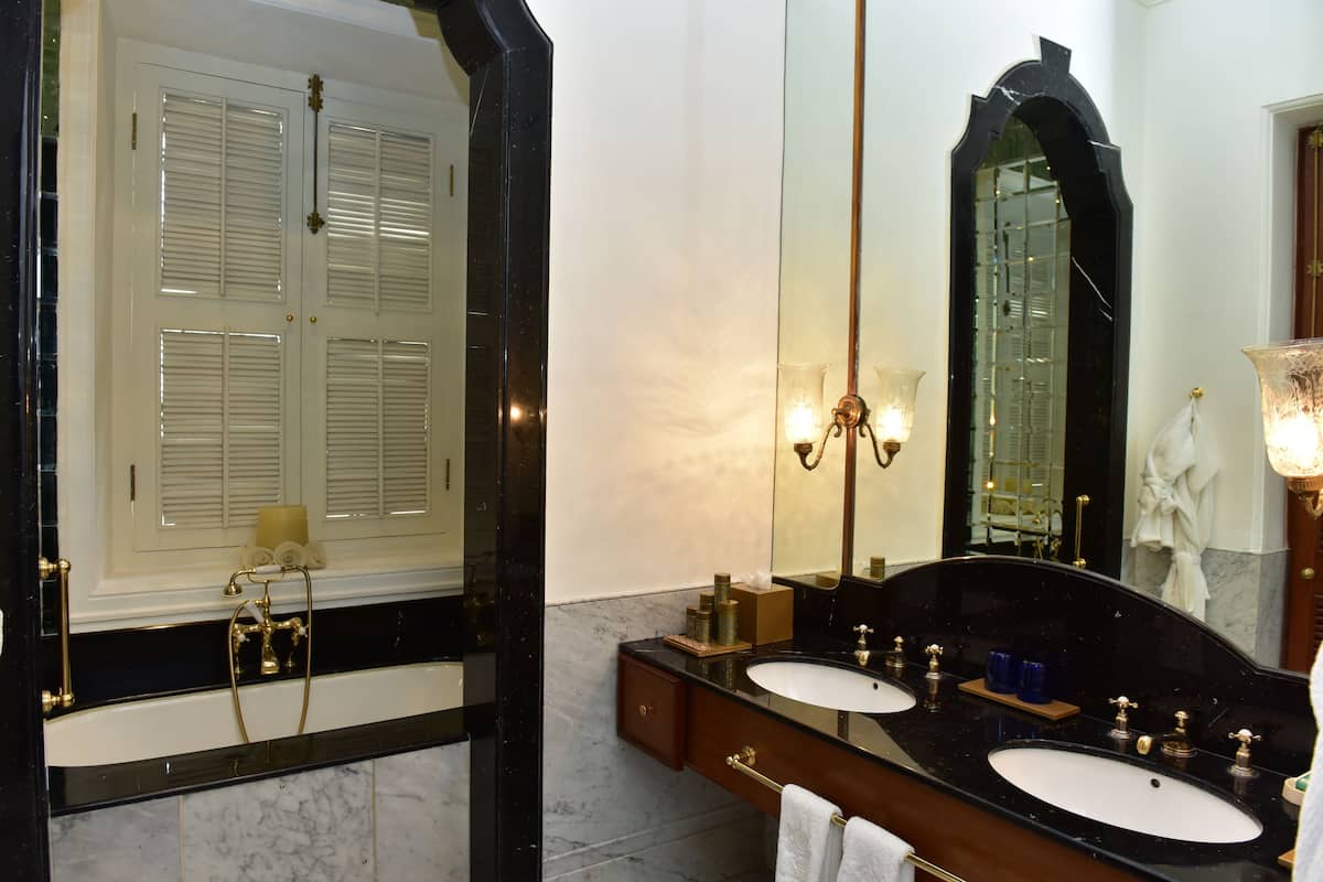 Historical Suite, Suite, 1 King Bed, City View | Premium bedding, minibar, in-room safe, individually decorated