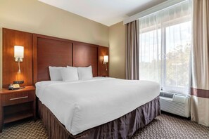 Literie de qualité, couette en duvet, lit avec matelas à plateau-coussin