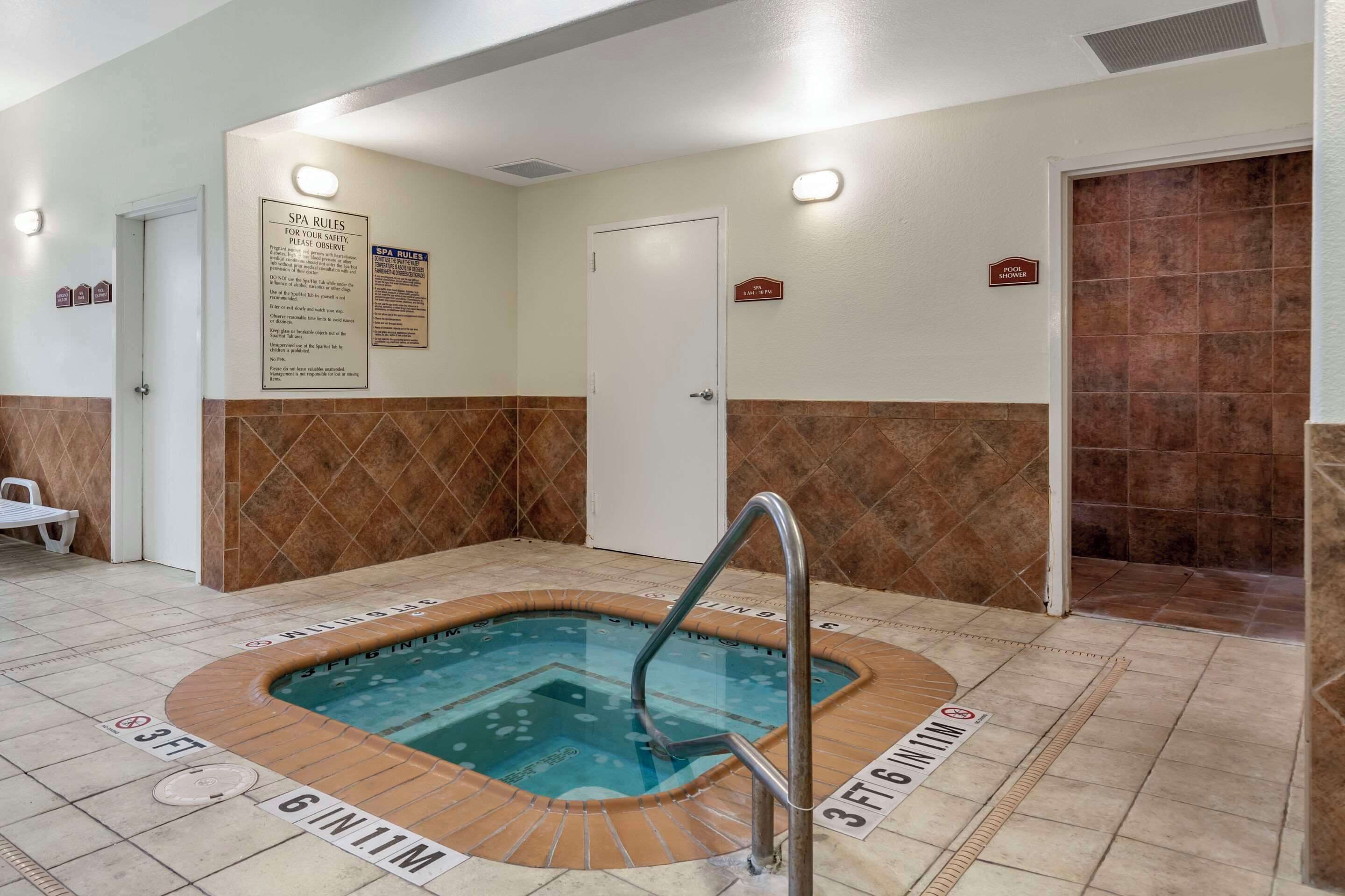 Photo - Comfort Suites Medical Center near Six Flags