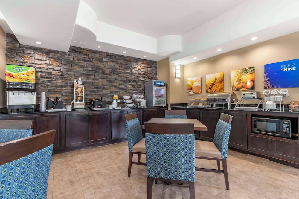 Comfort Suites Medical Center near Six Flags