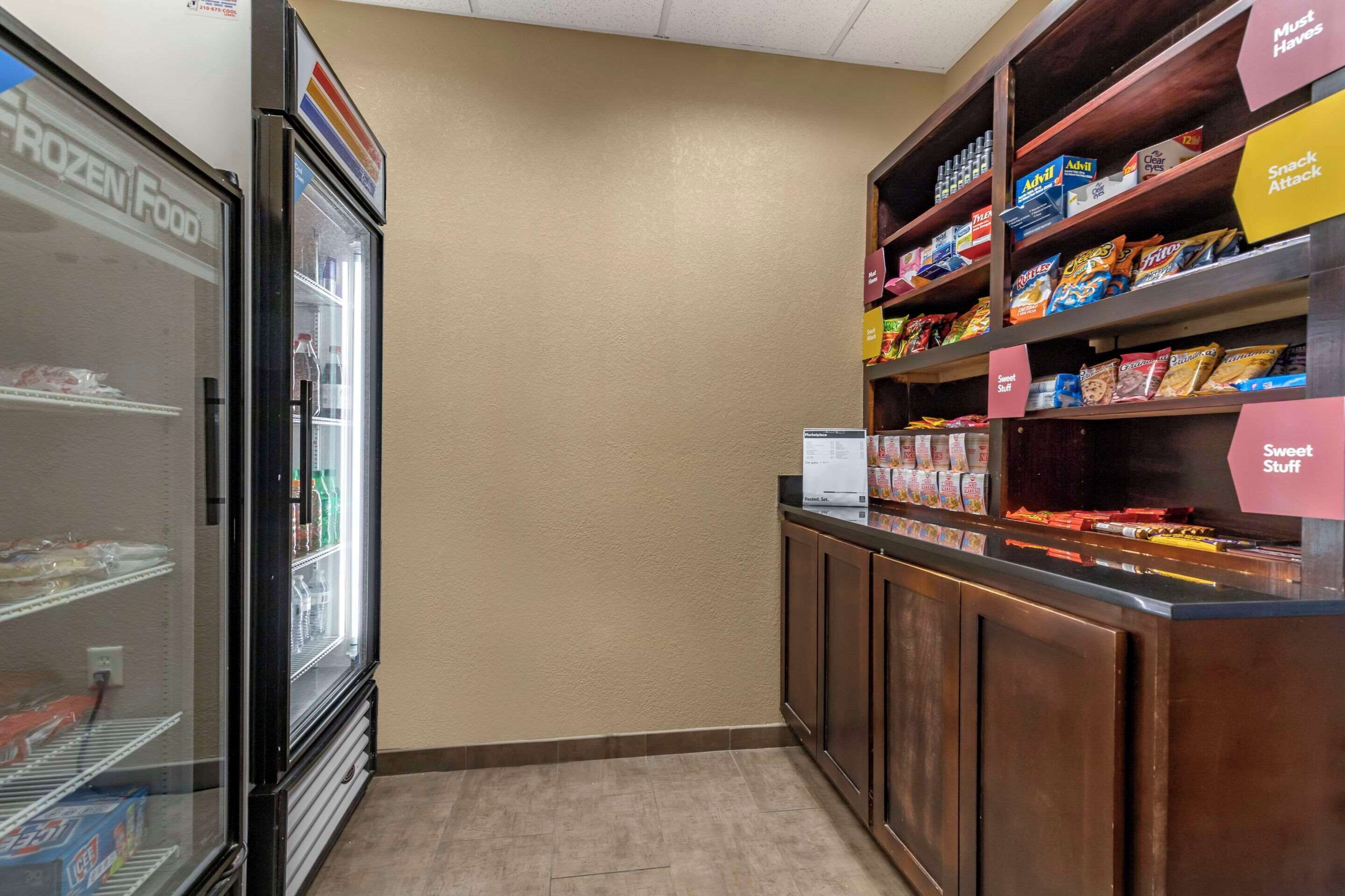 Photo - Comfort Suites Medical Center near Six Flags