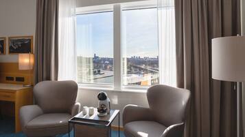 Cofres nos quartos, escrivaninha, espaço de trabalho para notebook