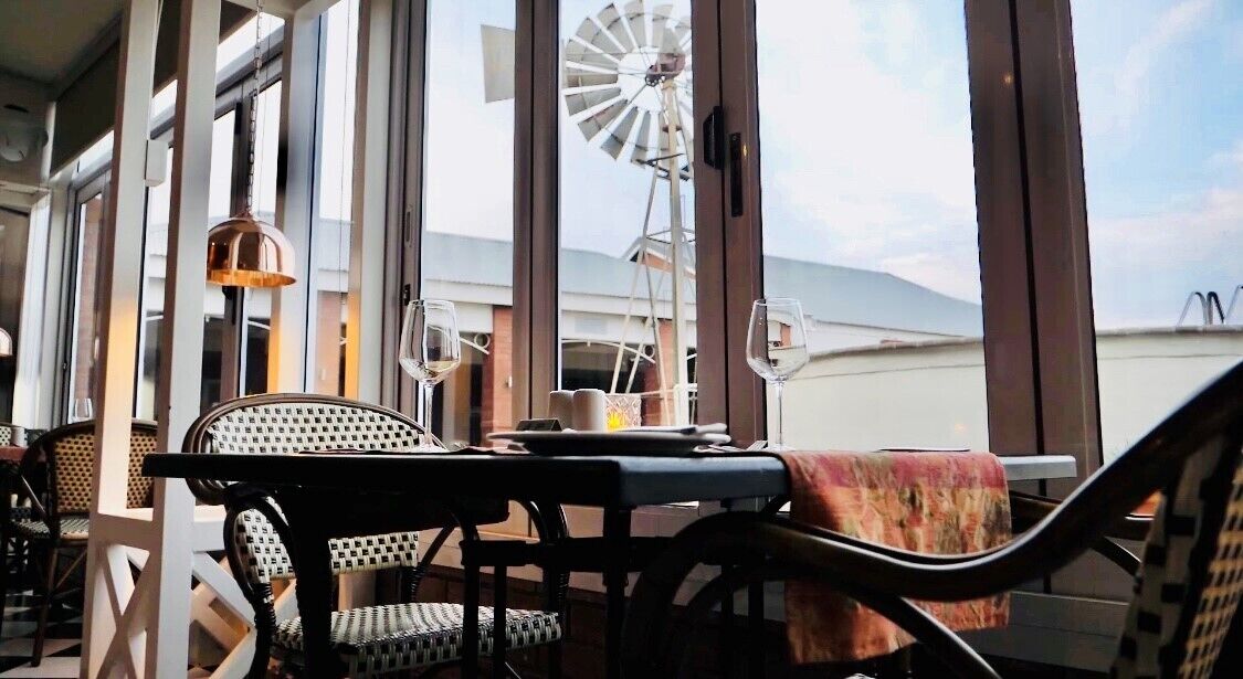 breakfast, lunch and dinner served