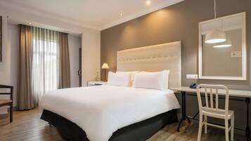 Chambre, 1 très grand lit | Literie de qualité supérieure, couette en duvet d'oie