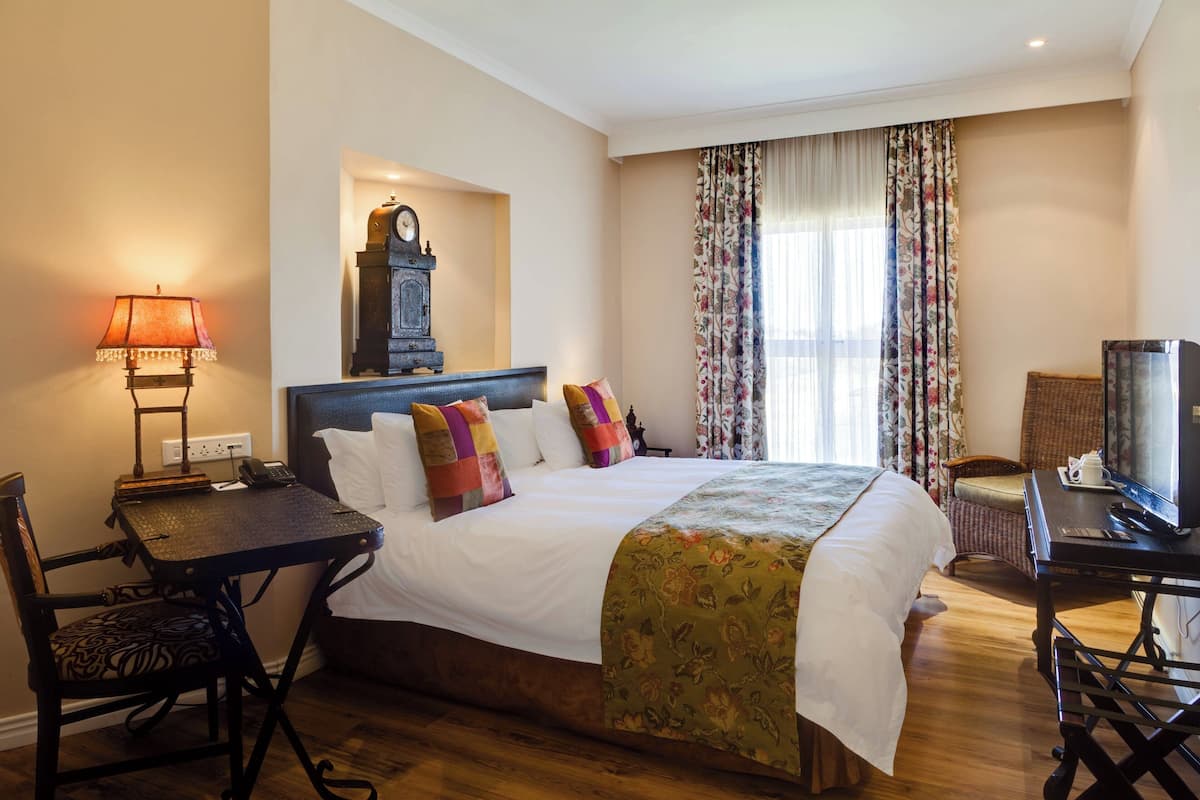 Room, 1 King Bed | Premium bedding, down comforters, Select Comfort beds, in-room safe
