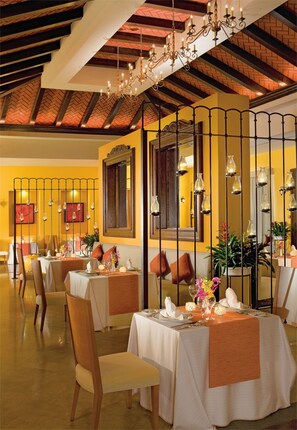 9 restaurants, breakfast, lunch, dinner served; international cuisine 