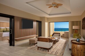 Preferred Club Master Suite | Living area